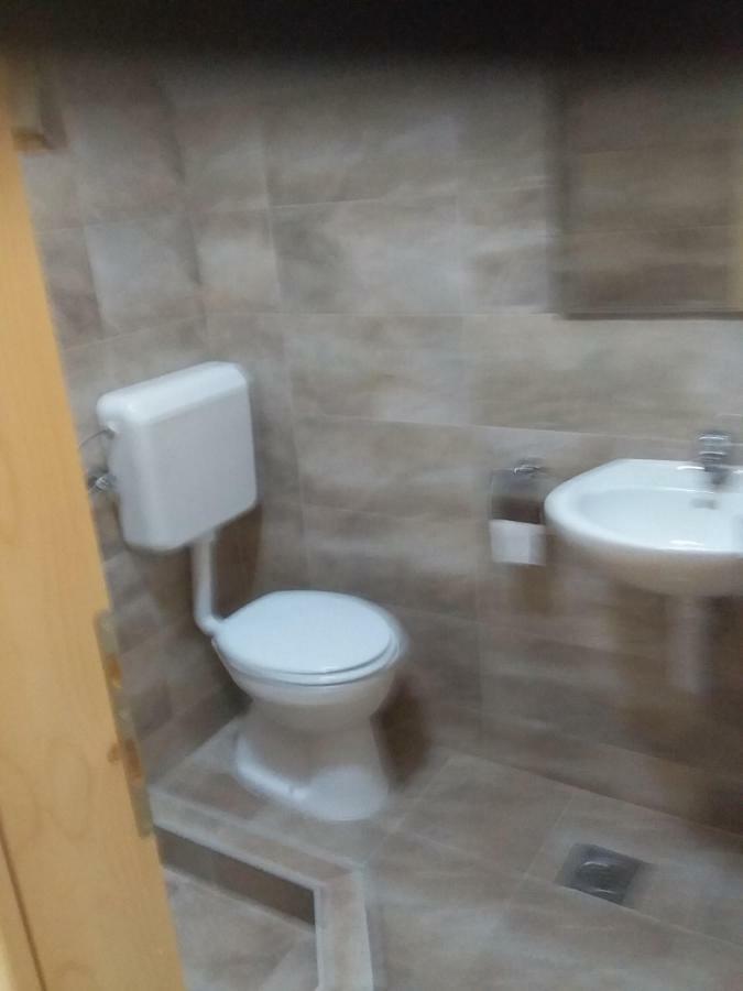 Tara Inn Resort Bastasi Zewnętrze zdjęcie